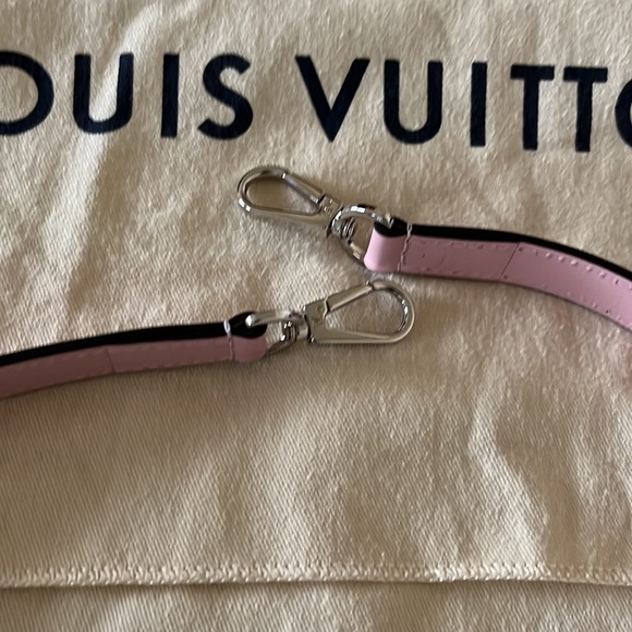 Louis Vuitton Handbag - Picture 7 of 9